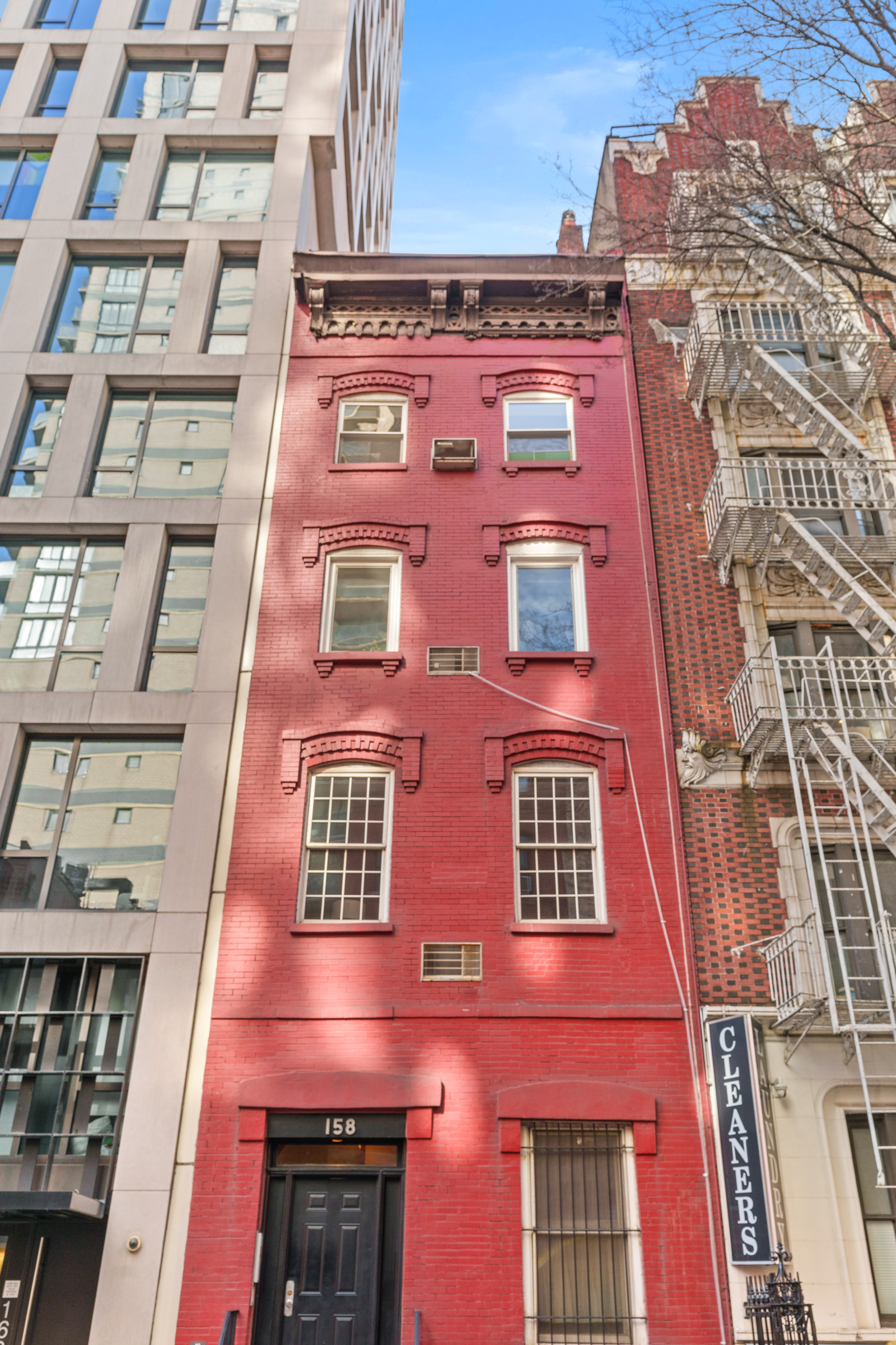 158 East 22nd Street, Unit 4 Manhattan, NY 10010 - Photo 14 of 15 front view of a building