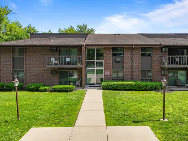 $148,500 | 1250 Wisconsin Street, Unit 209B, Lake Geneva, WI 53147