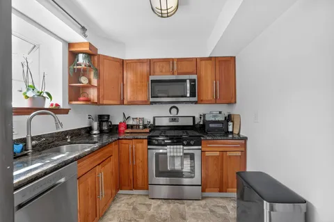 Contact Agent | 2515 North Dearing Street, Alexandria, VA 22302