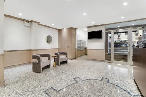 $499,000 | 241 East 76th Street, Unit 6B | Lenox Hill