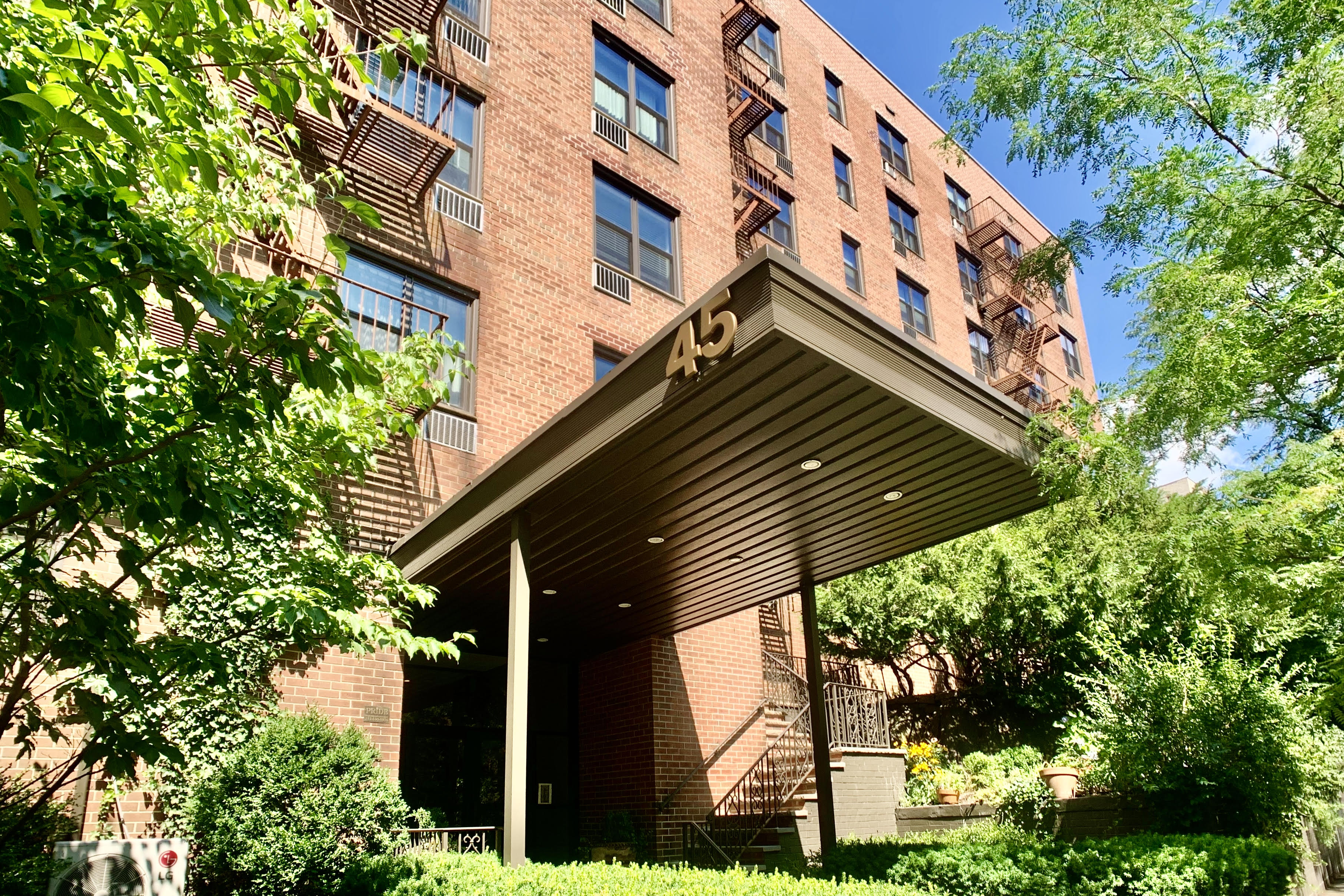 45 Overlook Terrace, Unit 4E Manhattan, NY 10033 - Photo 7 of 17 a view of a house with a tree