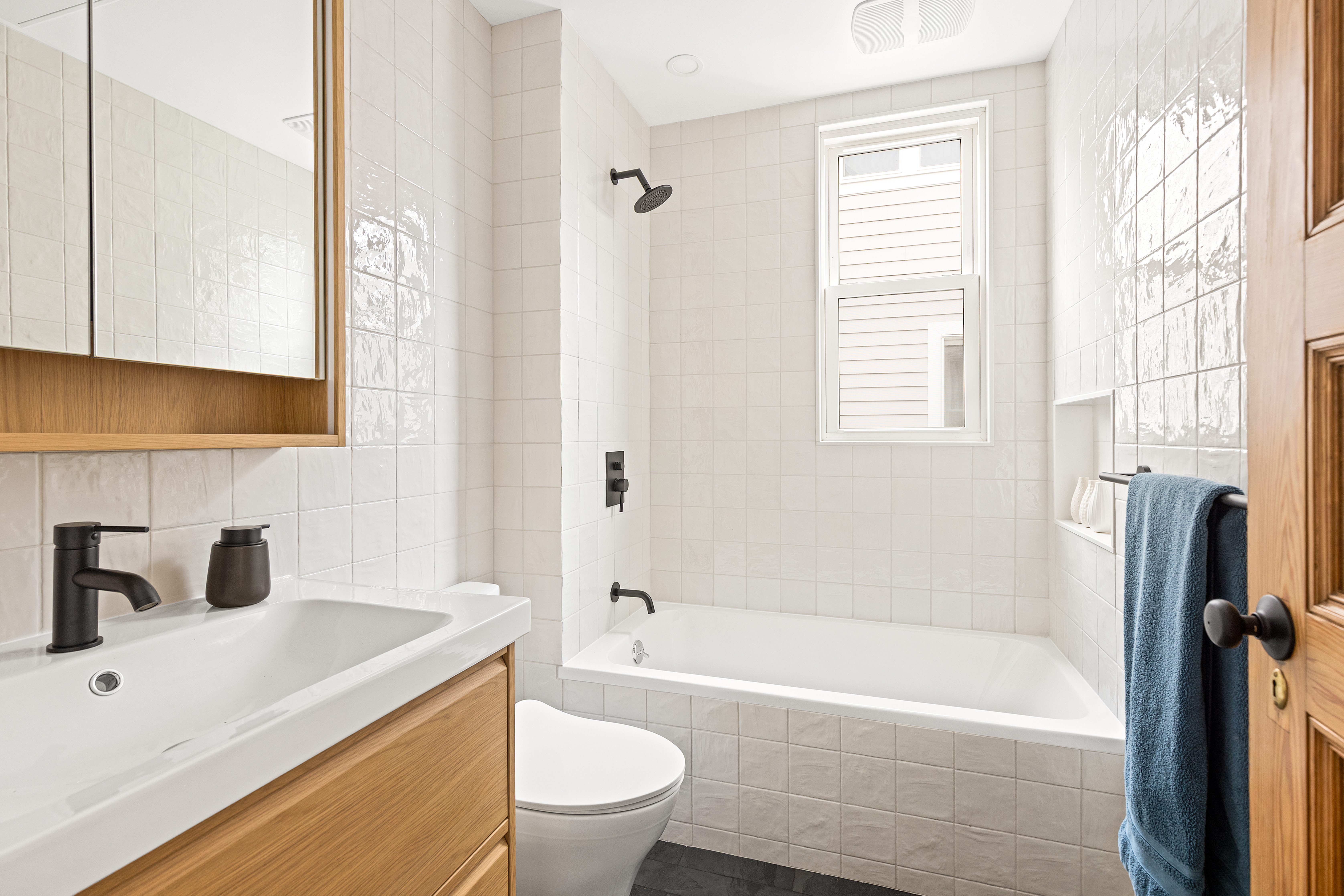 467 Rugby Road Brooklyn, NY 11226 - Photo 12 of 22 a bathroom with a sink a toilet and bathtub