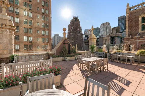 $699,000 | 333 East 43rd Street, Unit 110/111 | Midtown East