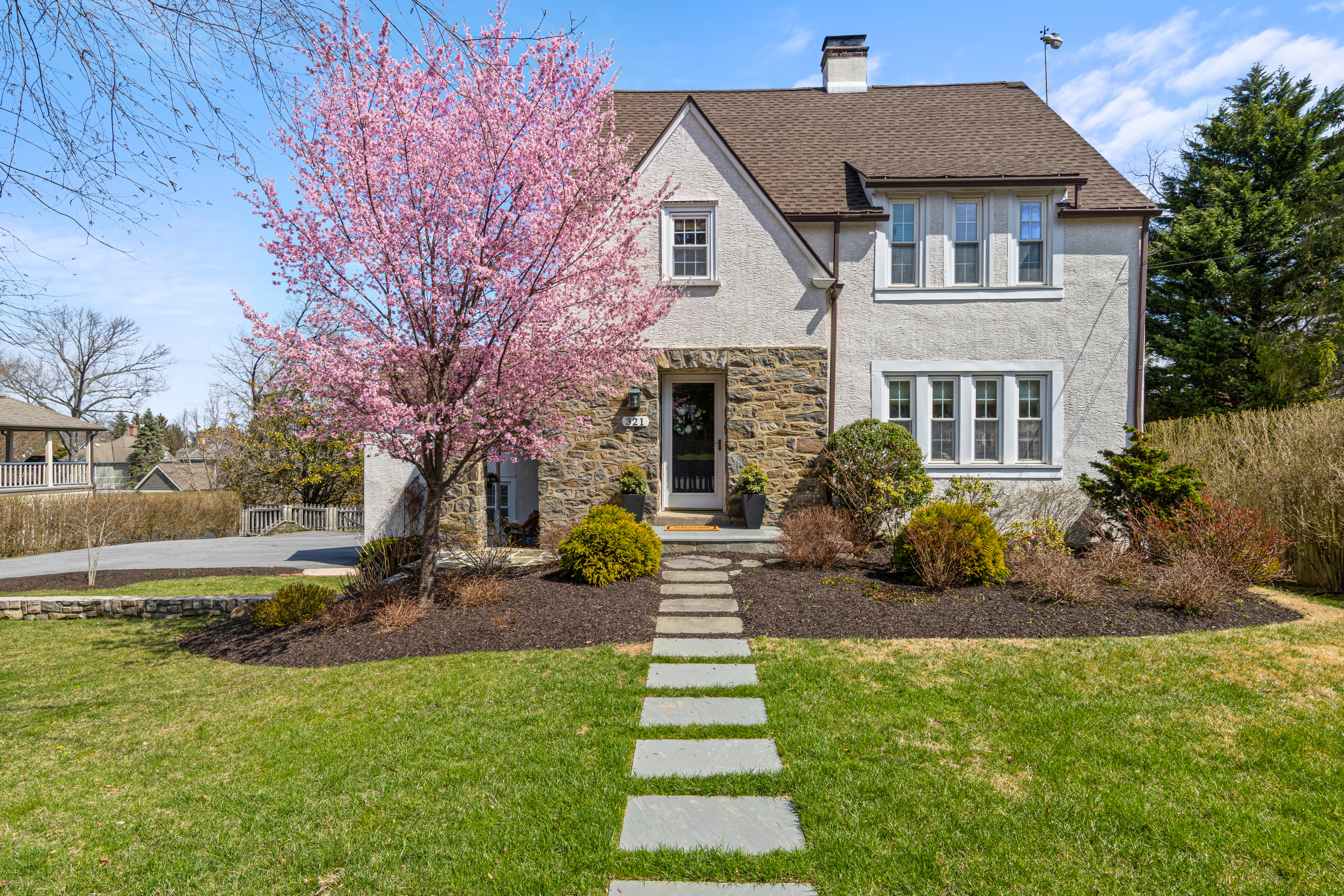 321 Conestoga Road Wayne, PA 19087 - Photo 1 of 27