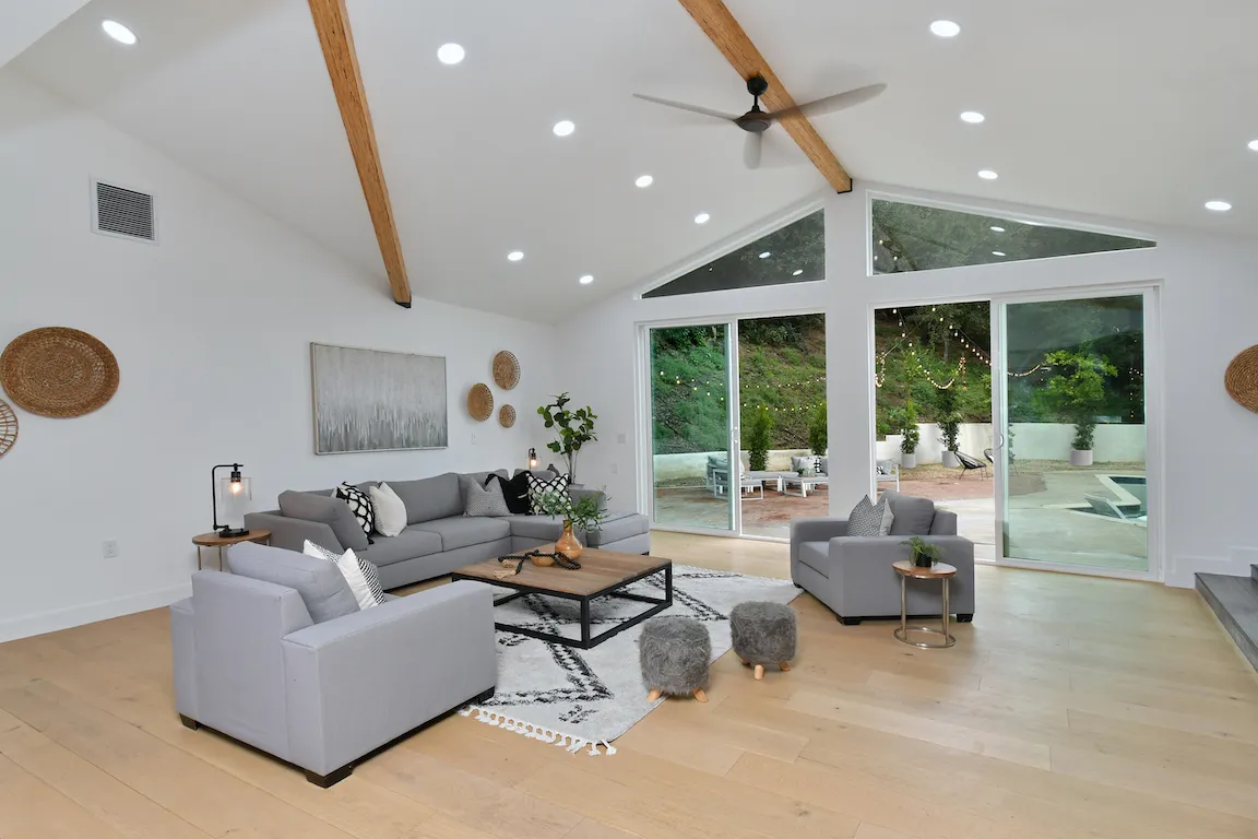 $2,599,000 | 4053 Harclare Lane, Encino, CA 91436