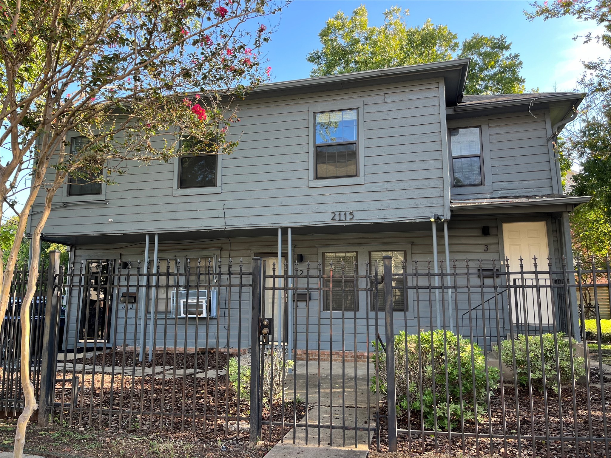 2115 Holman Street Houston, TX 77004 - Photo 2 of 27