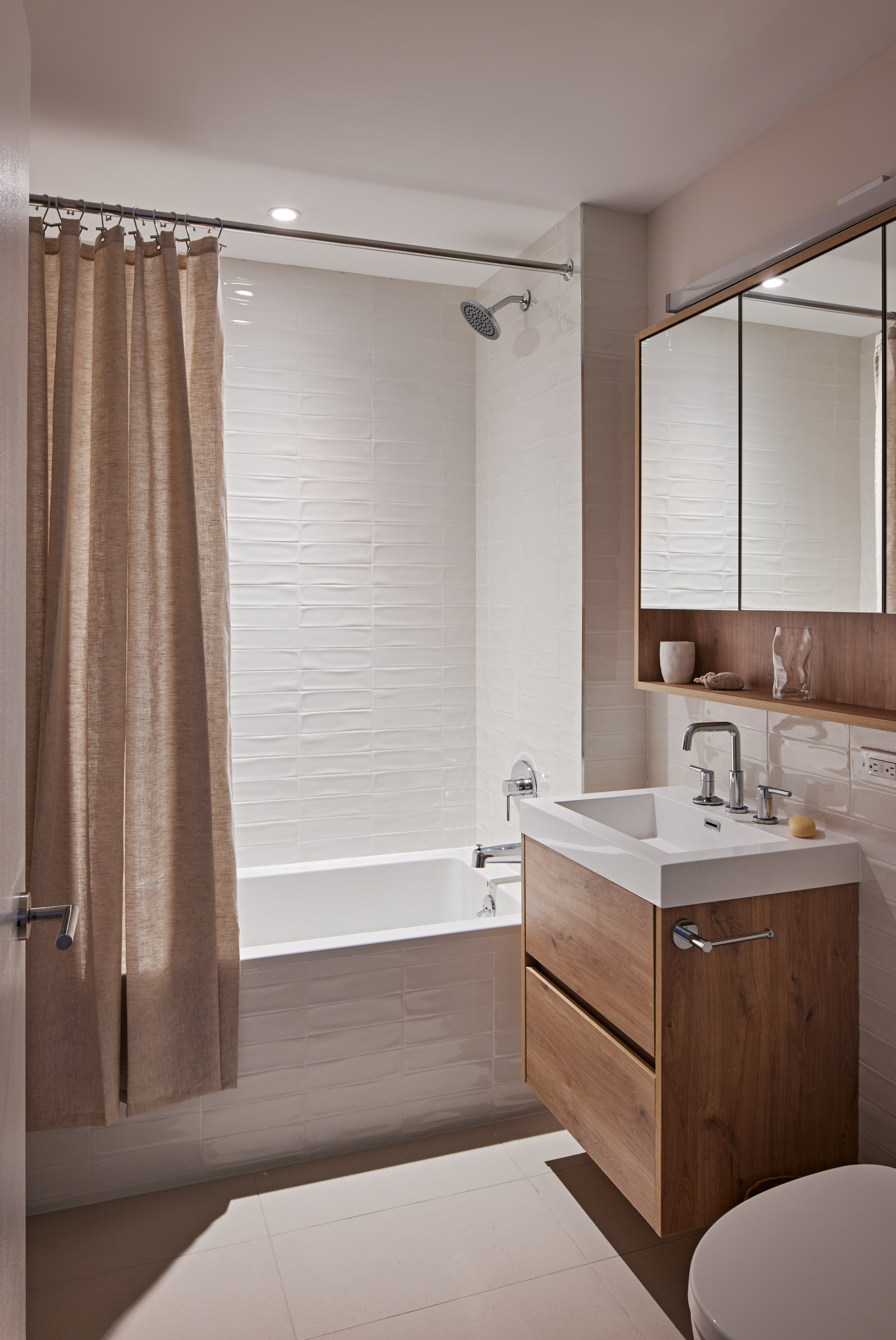 340 Lenox Road, Unit 4C Brooklyn, NY 11226 - Photo 4 of 25 a bathroom with a sink double vanity and a bathtub