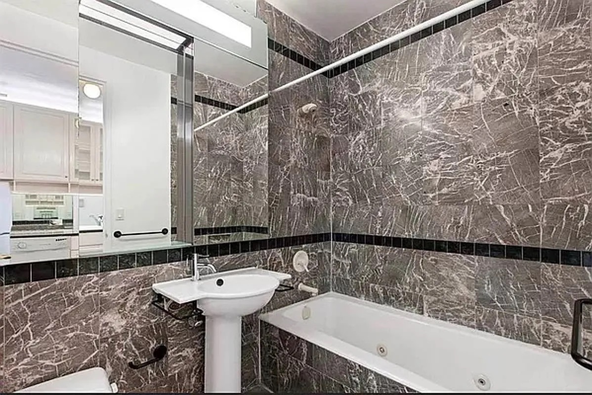 250 East 54th Street, Unit 20B Manhattan, NY 10022 - Photo 4 of 7