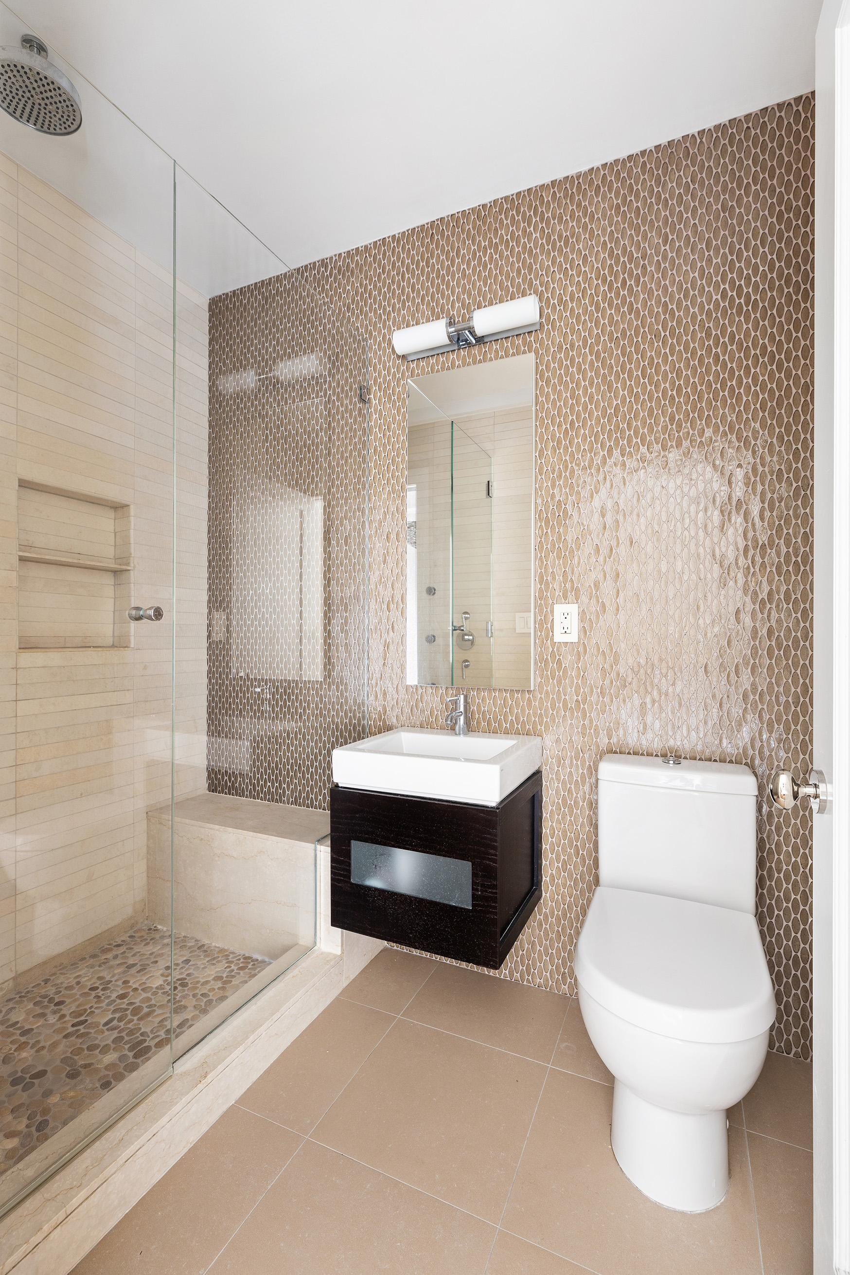 180 East 79th Street, Unit 14G Manhattan, NY 10075 - Photo 8 of 12 a bathroom with a toilet a sink and bathtub