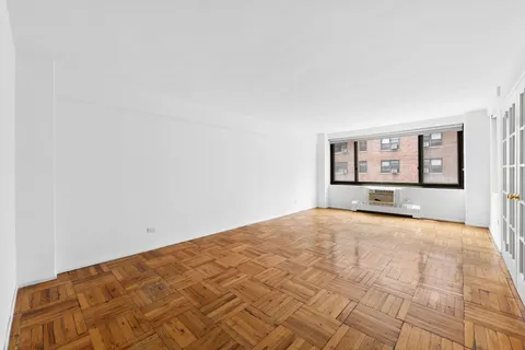 $850,000 | 425 East 63rd Street, Unit W8E | Lenox Hill