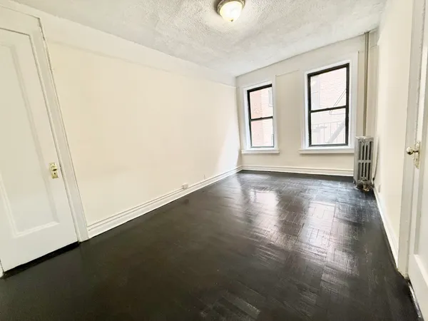 $2,200 | 30 Seaman Avenue, Unit 2C | Inwood