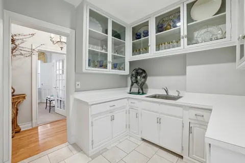 $875,000 | 10 Brooklands, Unit 1H, Bronxville, NY 10708