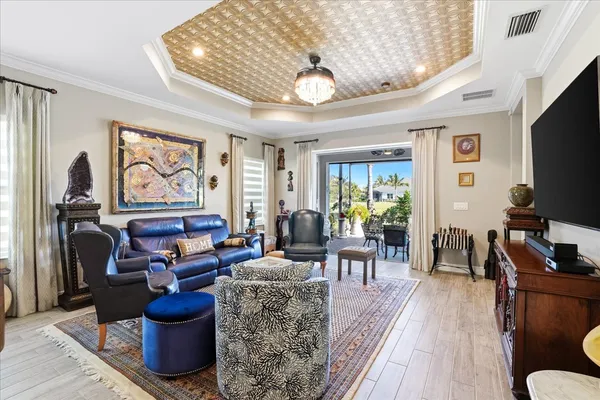 $575,000 | 2318 Marquesa Circle, Naples, FL 34112