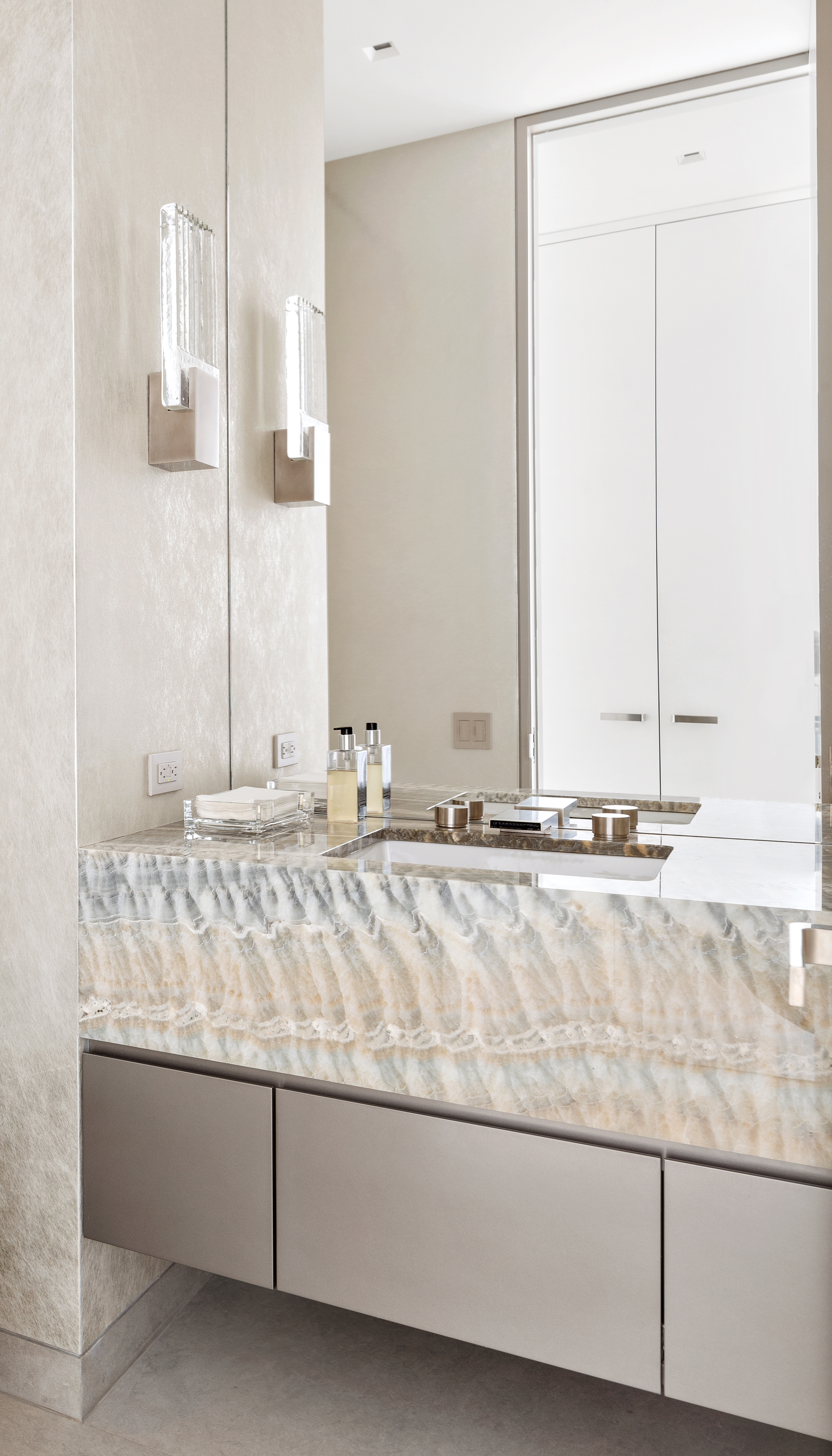 200 East 65th Street, Unit 38S Manhattan, NY 10065 - Photo 7 of 13