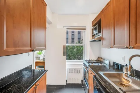 $675,000 | 7 Lexington Avenue, Unit 5E | Gramercy