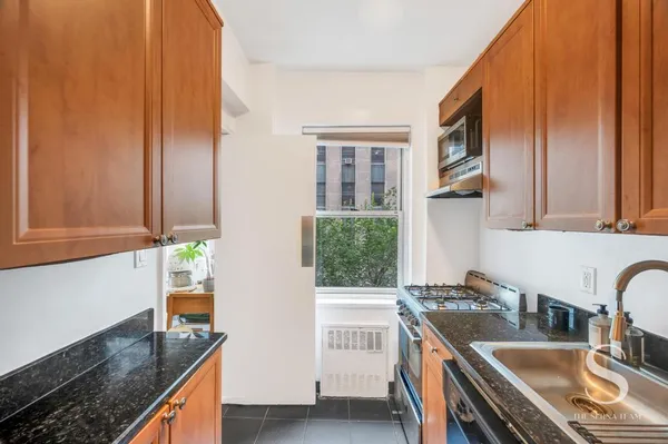$675,000 | 7 Lexington Avenue, Unit 5E | Gramercy