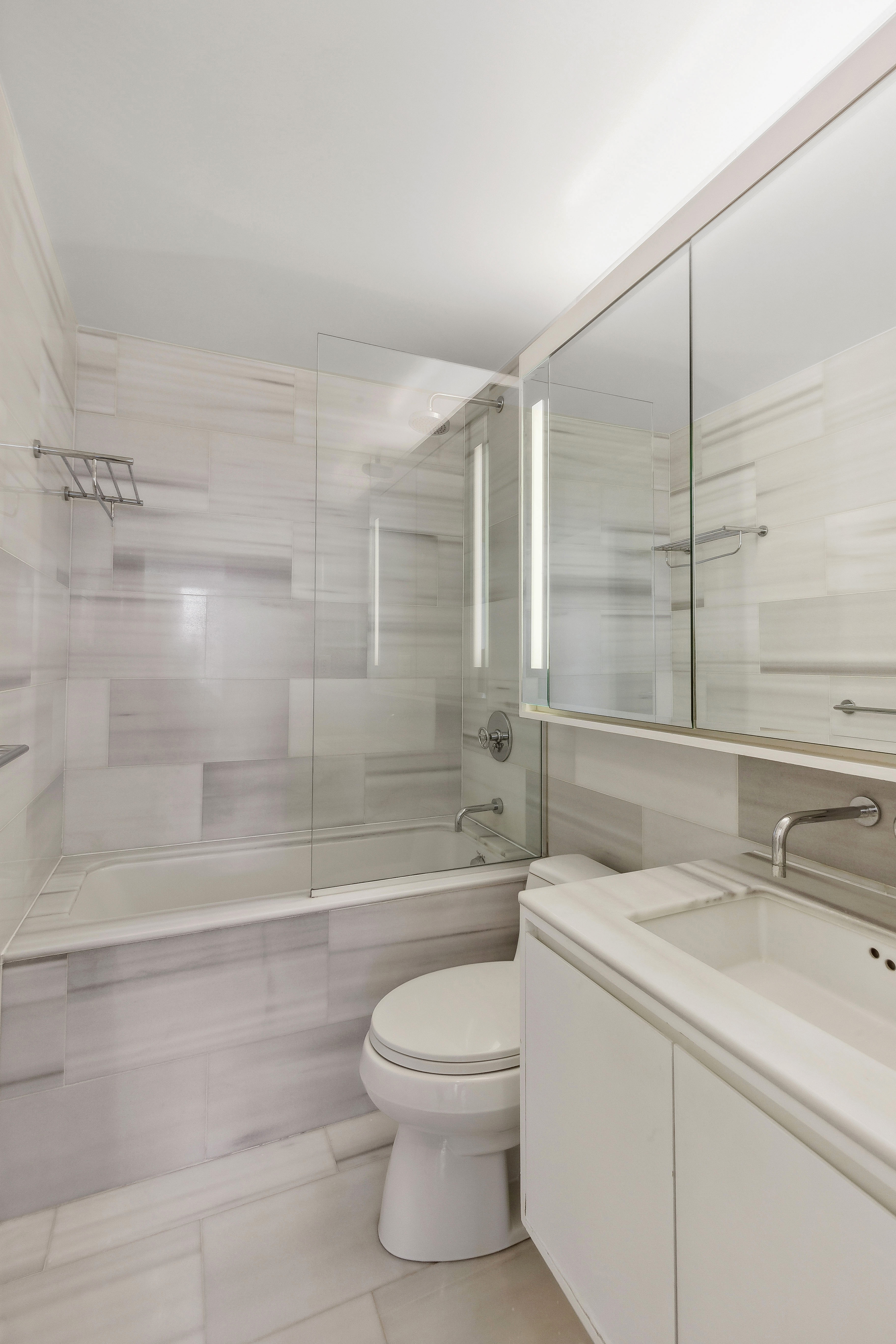 225 Rector Place, Unit 15G Manhattan, NY 10280 - Photo 5 of 8