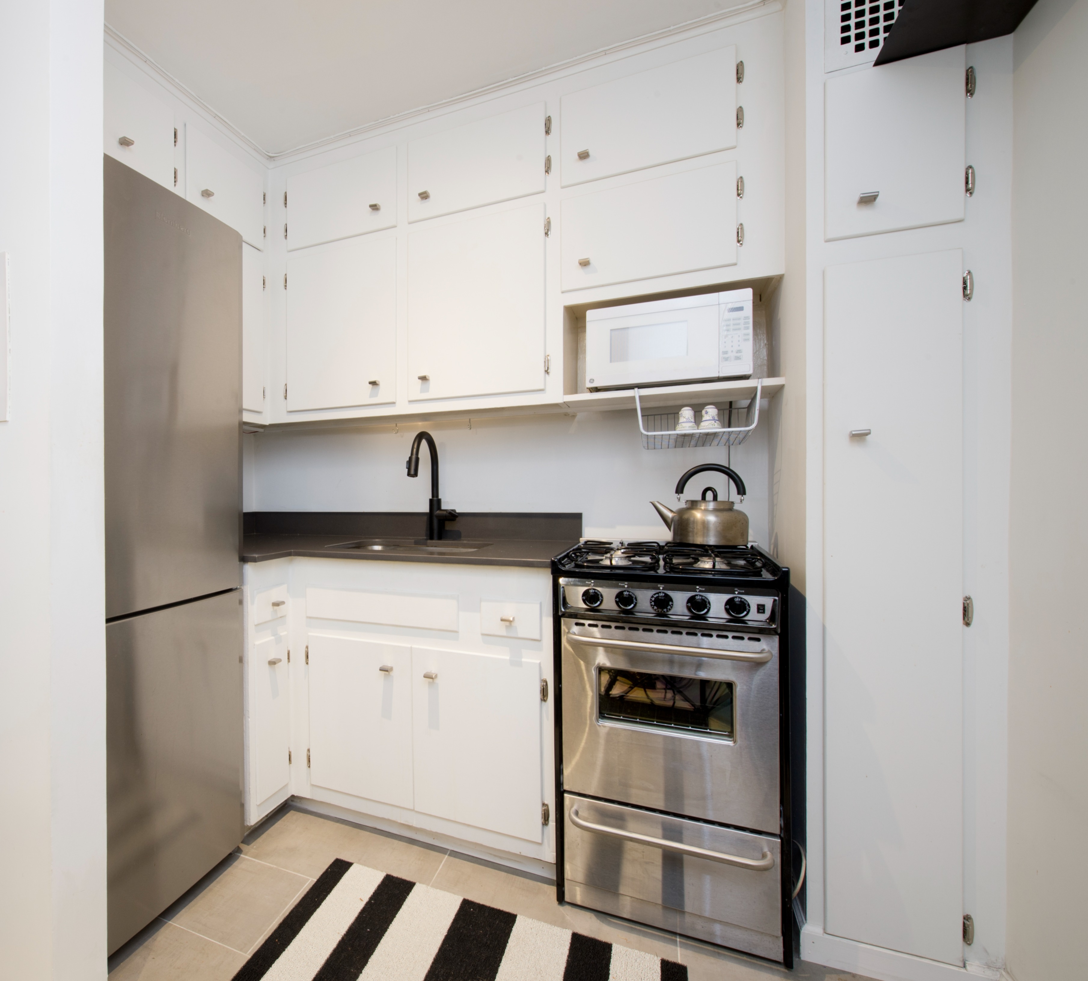 165 Christopher Street, Unit 1J Manhattan, NY 10014 - Photo 2 of 13