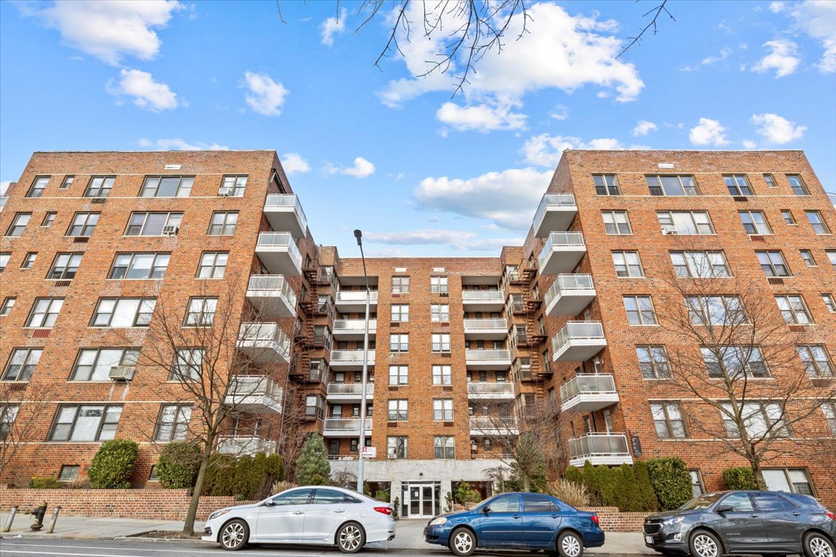 9511 Shore Road, Unit 604 Brooklyn, NY 11209 - Photo 3 of 29 Gallery Image 3