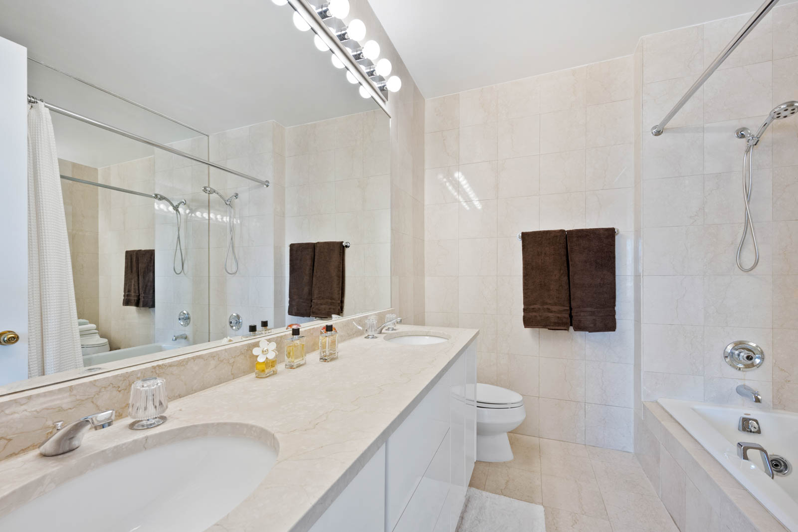 200 East 69th Street, Unit 15E Manhattan, NY 10021 - Photo 5 of 9
