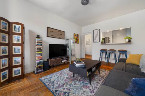 $220,000 | 2199 Holland Avenue, Unit 5P | Pelham Parkway