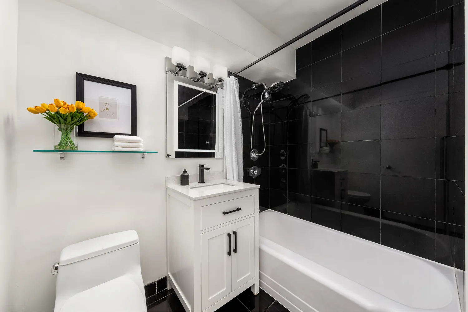 $895,000 | 181 East 73rd Street, Unit 9C | Lenox Hill