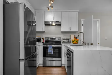 $650,000 | 11645 Montana Avenue, Unit 107, Los Angeles, CA 90049