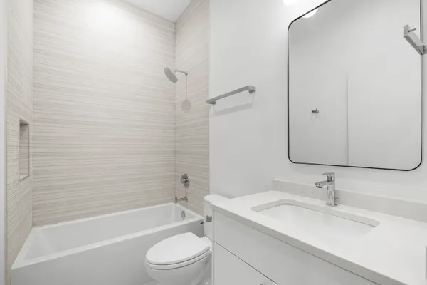 $3,800 | 1327 West Taylor Street, Unit 3W, Chicago, IL 60607