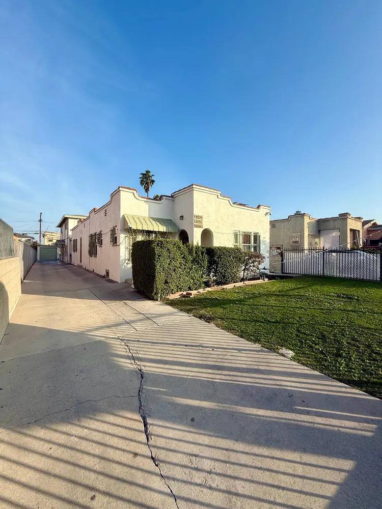 $1,300,000 | 6544 South Victoria Avenue, Los Angeles, CA 90043