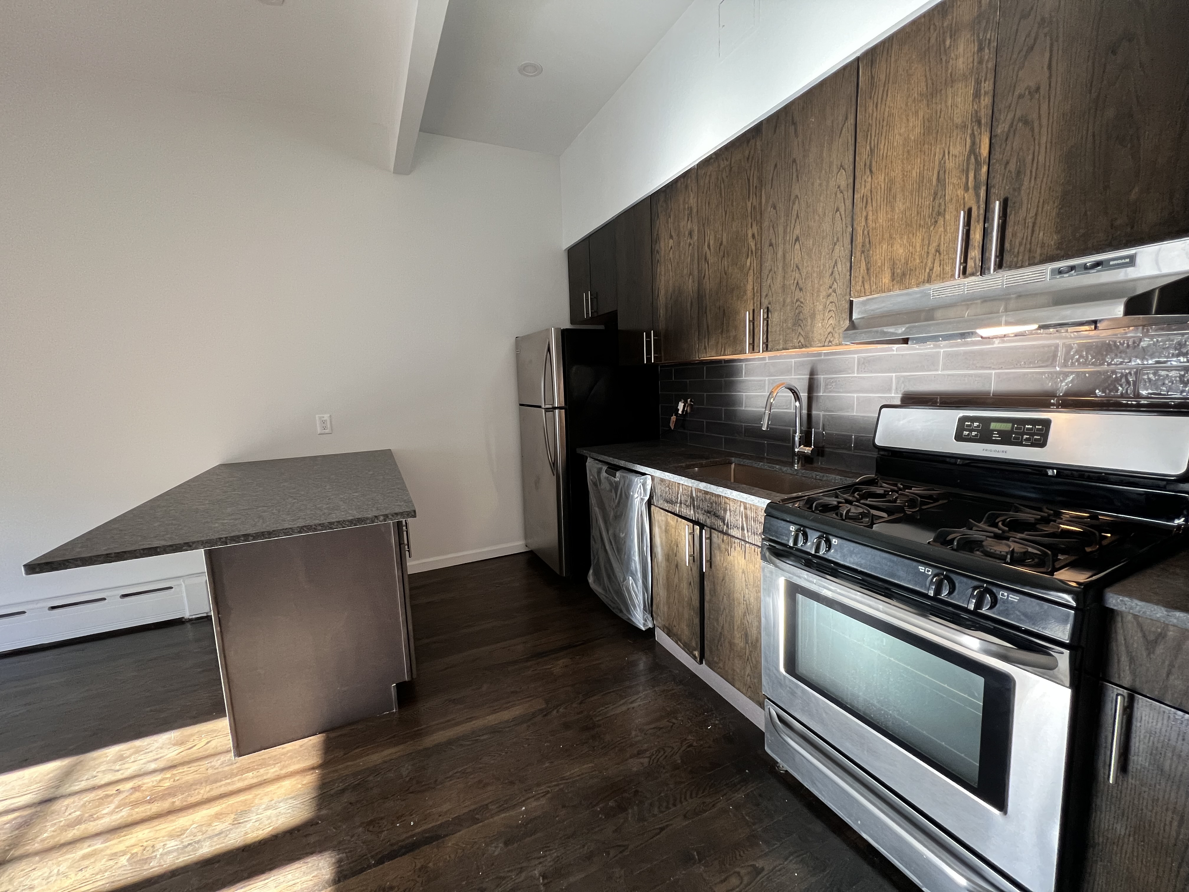 131 North 6th Street, Unit 3 Brooklyn, NY 11249 - Photo 2 of 9