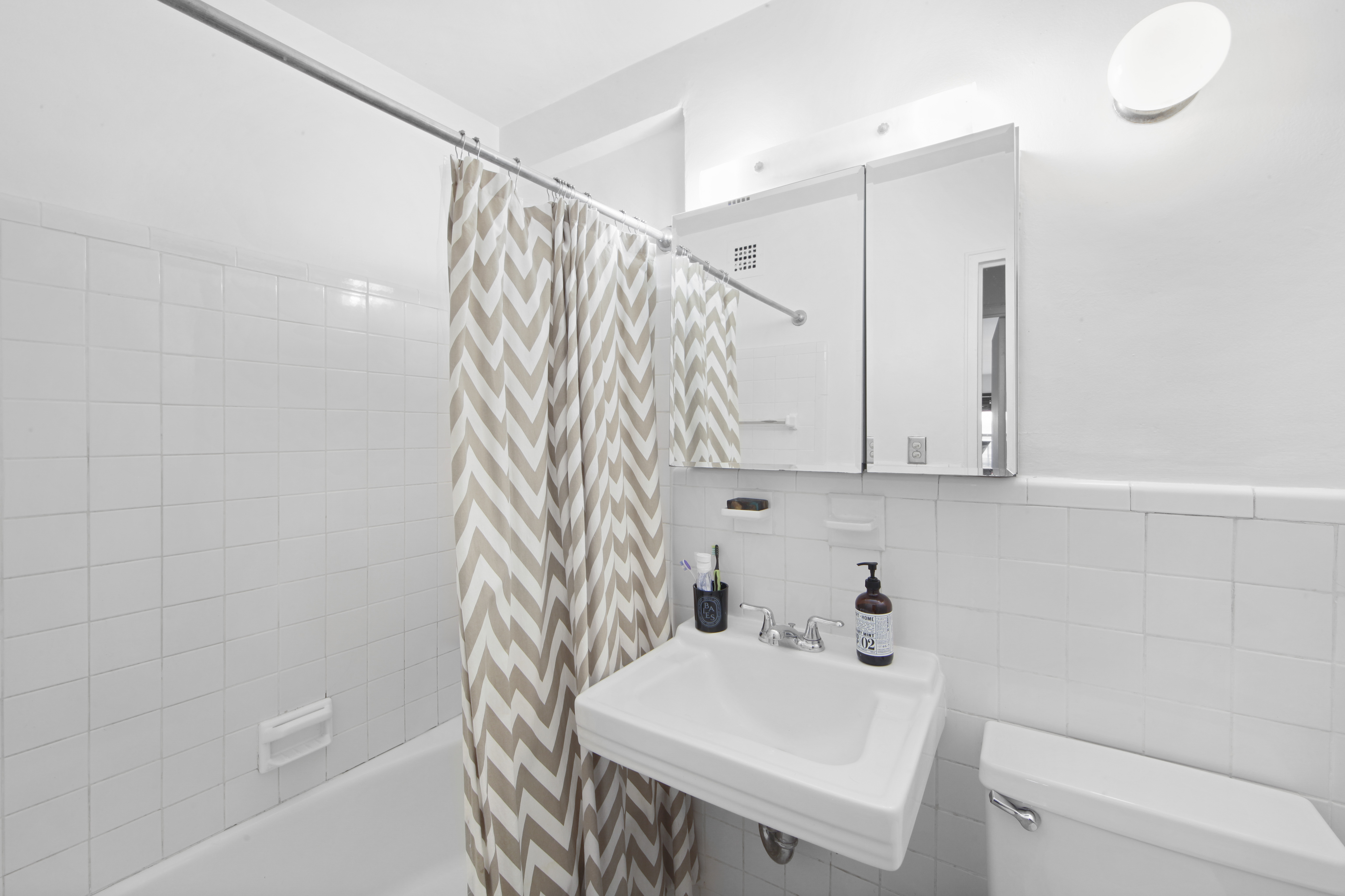 15 Charles Street, Unit 2H Manhattan, NY 10014 - Photo 3 of 9