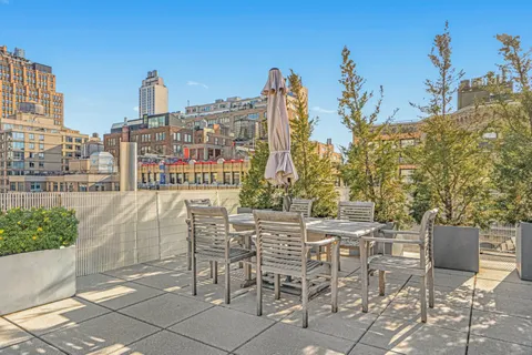 $2,975,000 | 233 West 26th Street, Unit 7E | Chelsea