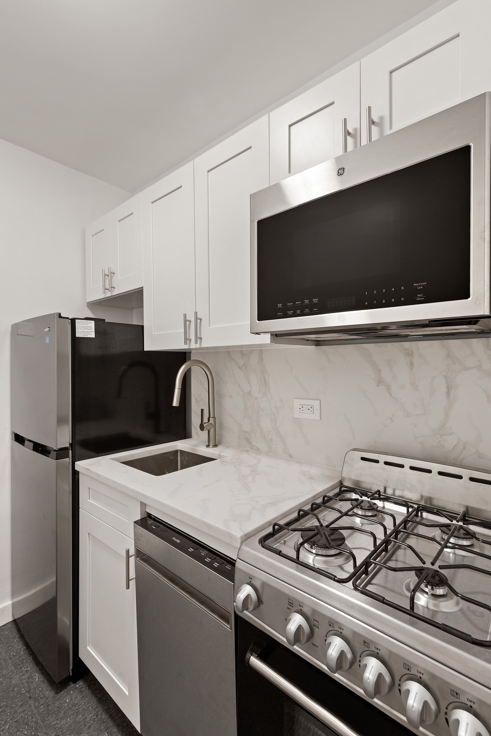 150 East 37th Street, Unit 7G Manhattan, NY 10016 - Photo 4 of 7