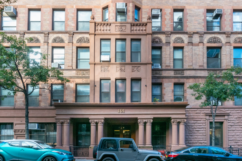 101 West 81st Street, Unit 601 Manhattan, NY 10024 - Photo 9 of 12 a front view of a multi story building