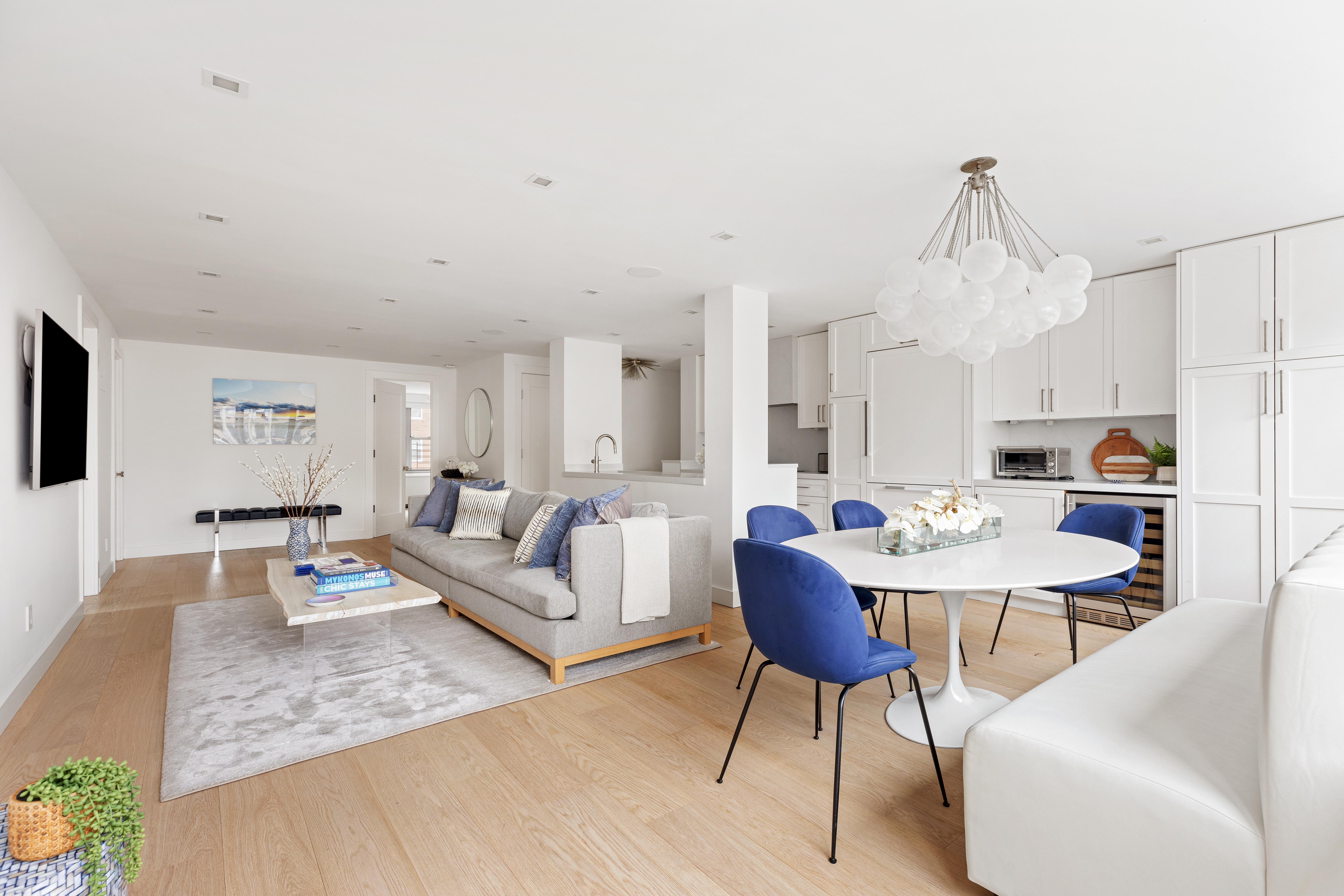 360 East 72nd Street, Unit B1105 Manhattan, NY 10021 - Photo 1 of 17
