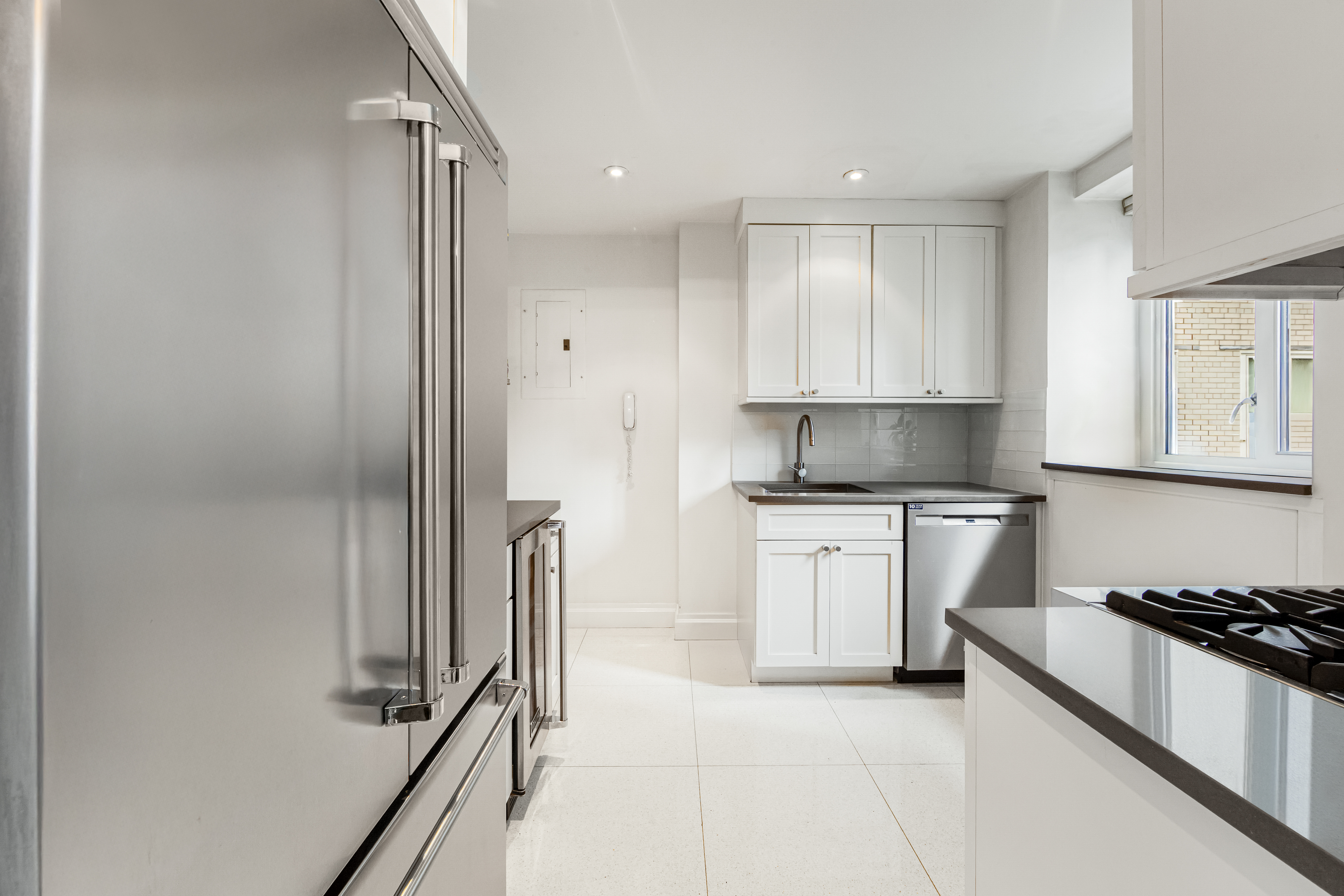 200 East 66th Street, Unit B504 Manhattan, NY 10065 - Photo 7 of 10