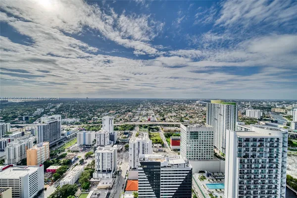 $5,799,900 | 88 Southwest 7th Street, Unit PH4303, Miami, FL 33130