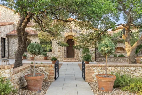 $6,999,000 | 418 Cattle Trail Drive, Dripping Springs, TX 78620