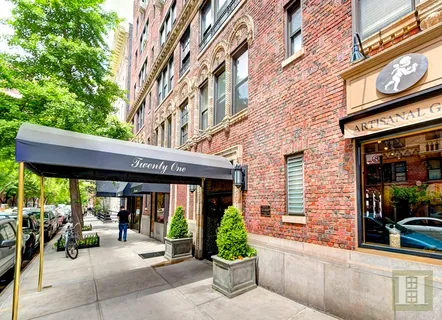 $1,375,000 | 21 East 10th Street, Unit 5A | Greenwich Village