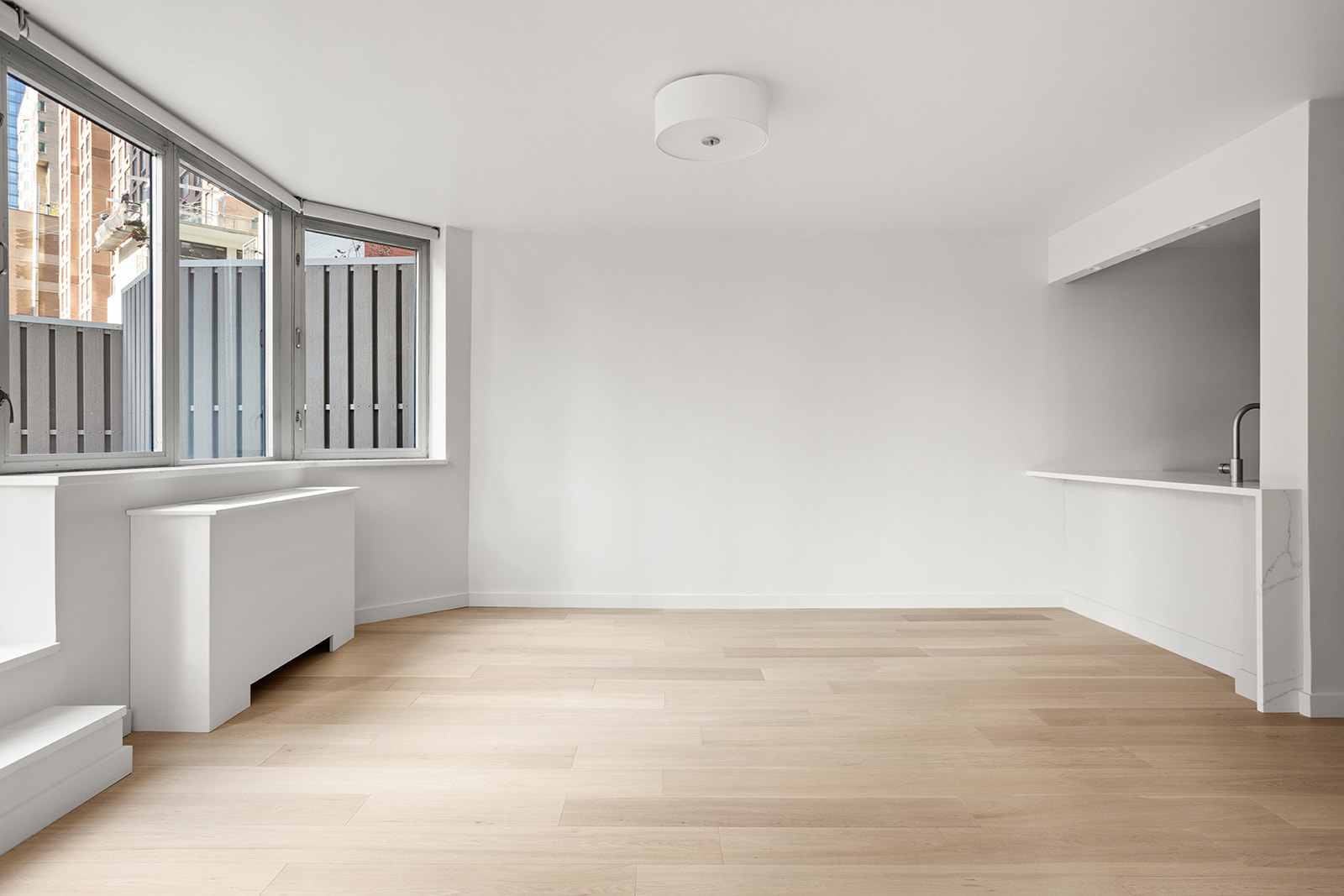 500 West 43rd Street, Unit 3B Manhattan, NY 10036 - Photo 10 of 19 an empty room with a window