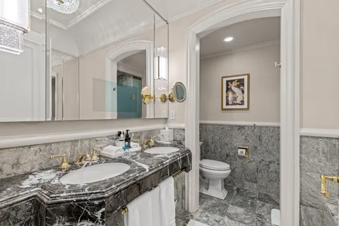 $225,000 | 2 East 55th Street, Unit 918W17 | Midtown East