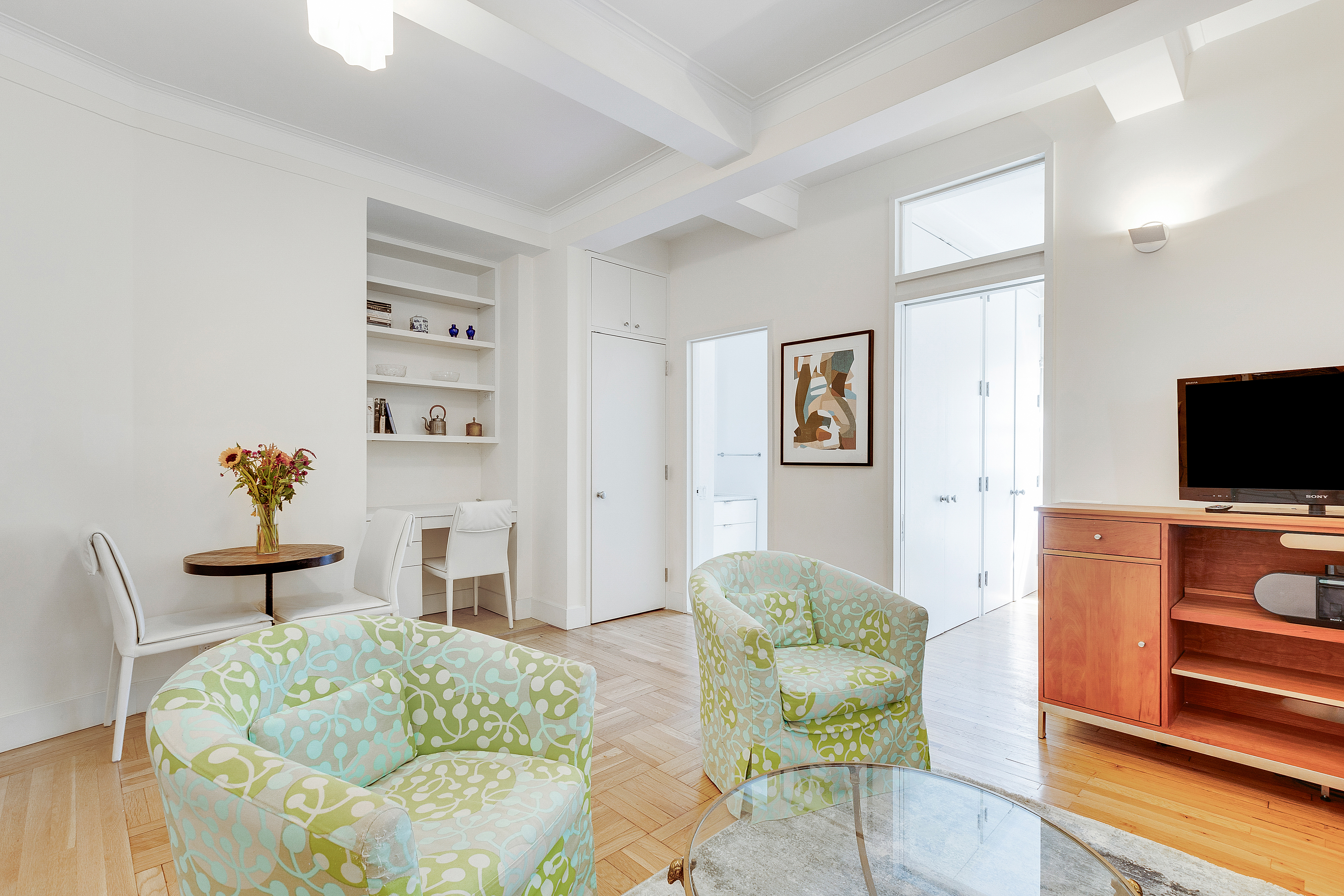 588 West End Avenue, Unit 6D Manhattan, NY 10024 - Photo 3 of 9 a living room with furniture and a flat screen tv