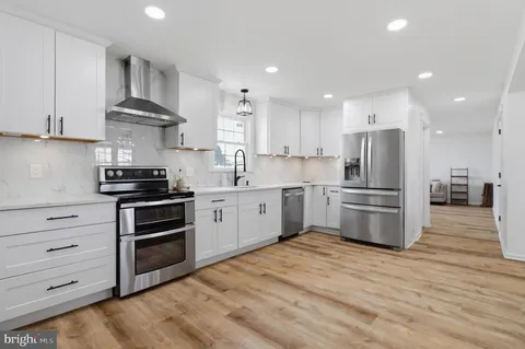 $425,000 | 19 Valley Forge Road, New Castle, DE 19720