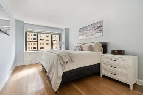 $935,000 | 178 East 80th Street, Unit 15C | Upper East Side
