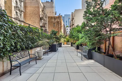 $610,000 | 401 East 74th Street, Unit 1A | Lenox Hill