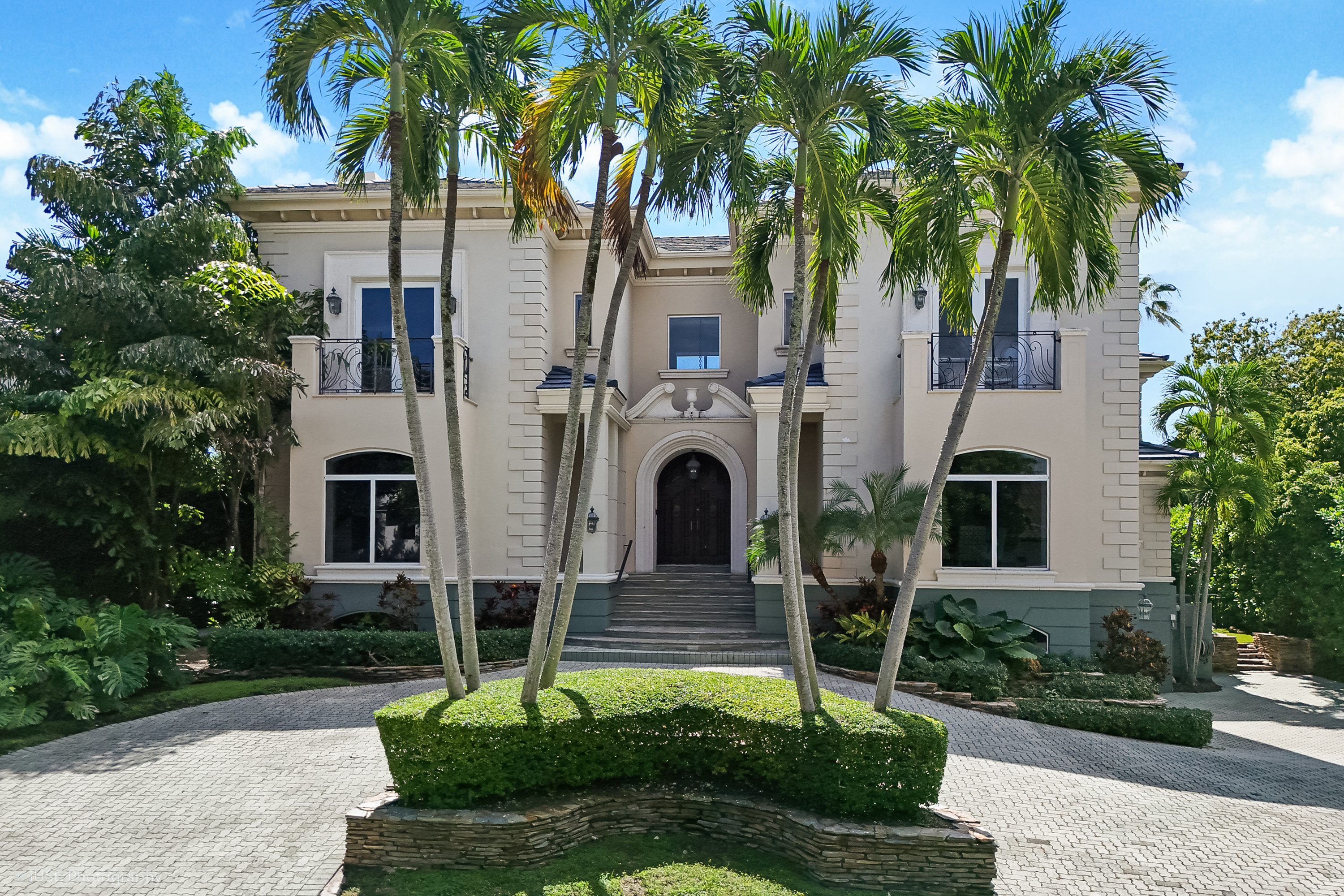 332 Costanera Road Miami, FL 33143 - Photo 2 of 2 Gallery Image 2