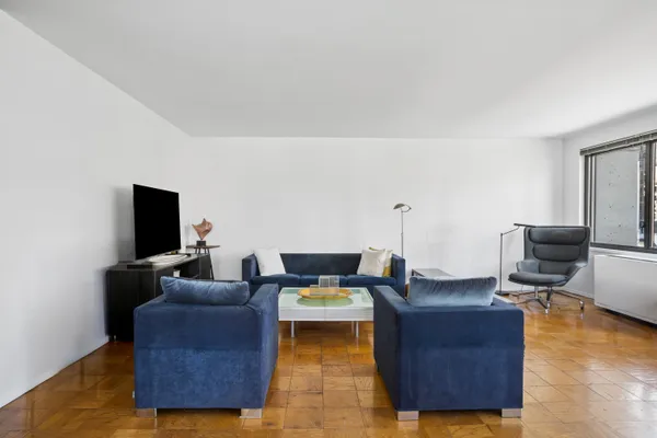 $1,850,000 | 300 East 59th Street, Unit 705 | Sutton Place