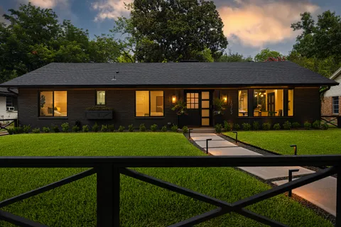 $849,000 | 10262 Vinemont Street, Dallas, TX 75218