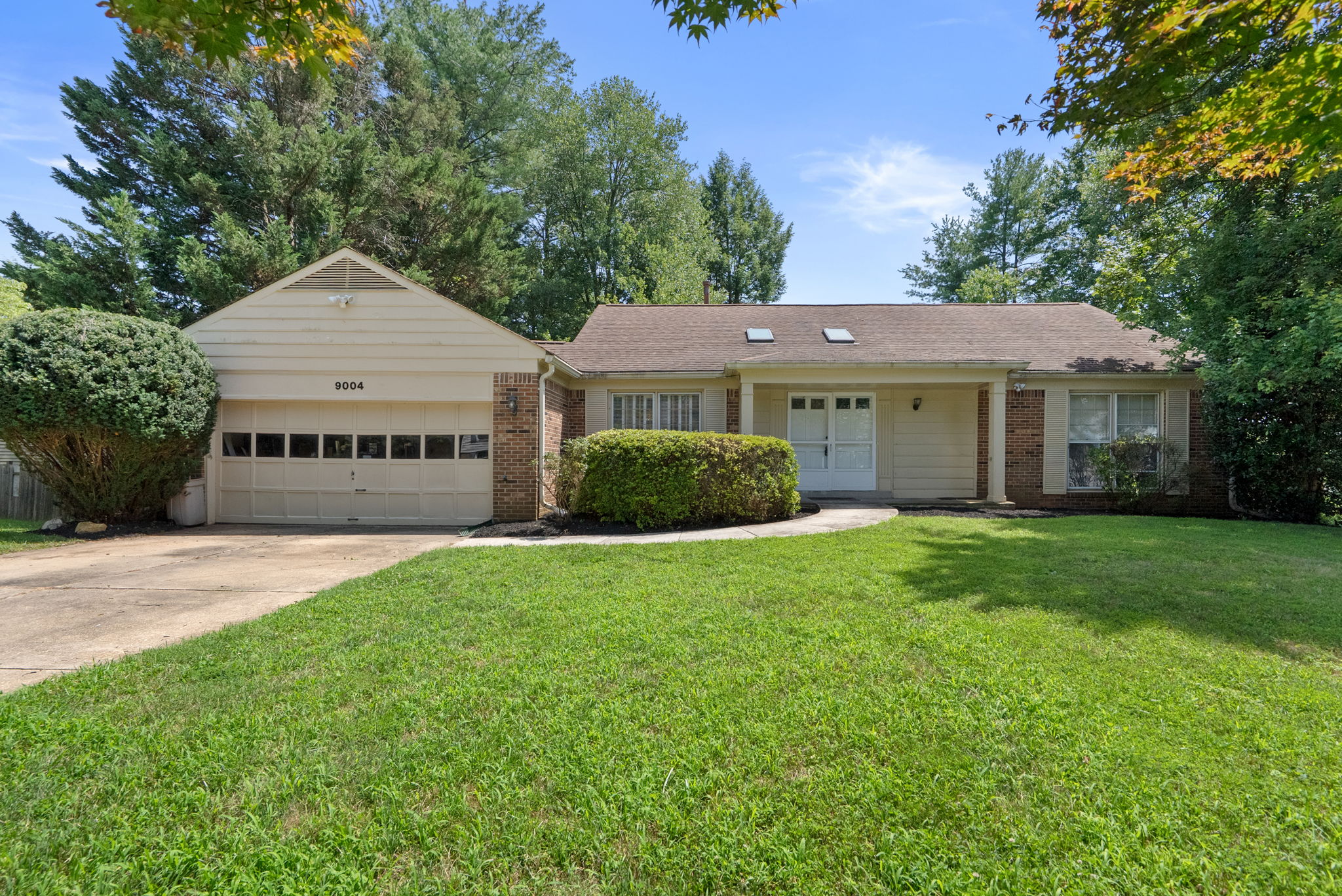 9004 Paddock Lane Potomac, MD 20854 - Photo 2 of 17