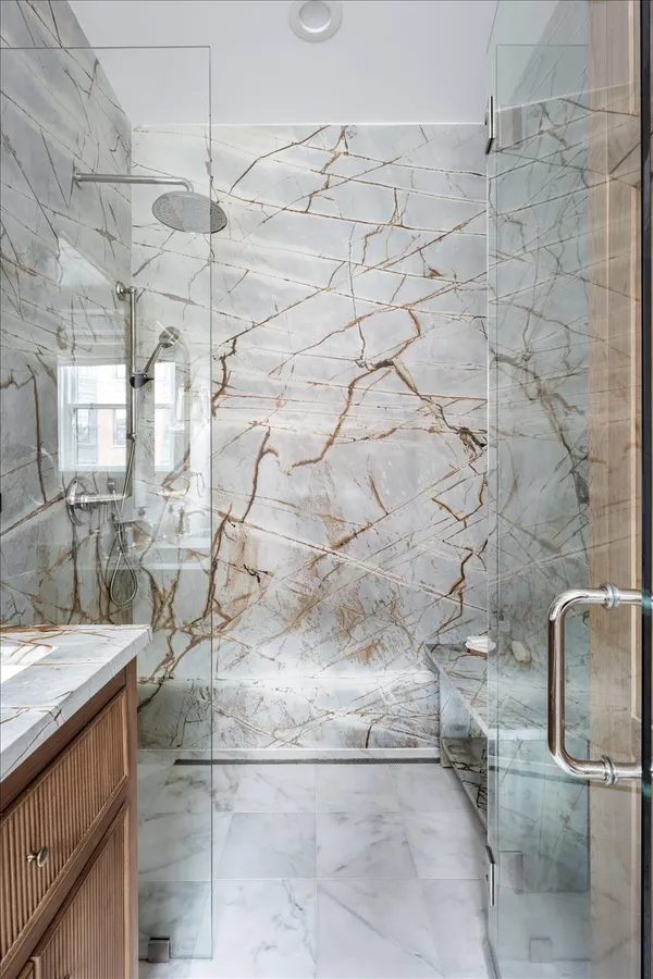 $1,200,000 | 457 West Fullerton Parkway, Unit 2W, Chicago, IL 60614